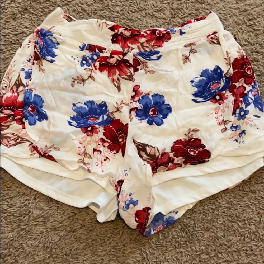 Cute floral shorts!